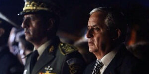 Otto Pérez Molina y miembros del Ejército rinden honores a militares fallecidos hoy en Huehuetenango