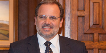 Eugenio Martínez Enríquez embajador de Cuba en España