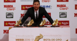 Lionel Messi junto a sus cuatro Botas de Oro