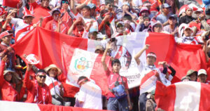 Hinchada peruana