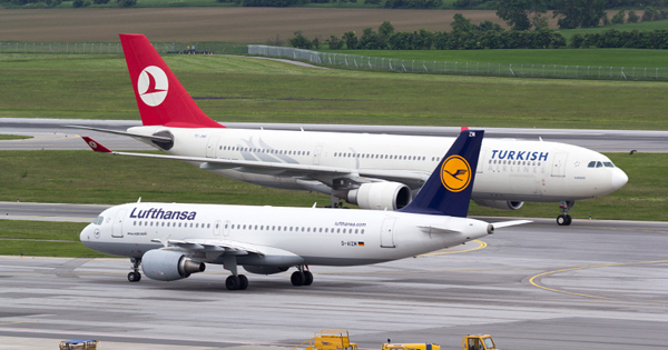 Aviones de Lufthansa y Turkish Airlines