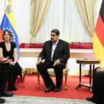 El diputado alemán del partido La Izquierda Andrej Hunko mantuvo un encuentro con el jefe de Estado venezolano Nicolás Maduro en Caracas