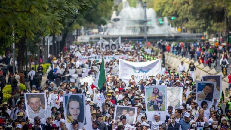 La 'Caravana por la paz' en la que 1.200 personas marcharon desde el estado de Morelos a Ciudad de México para protestar contra la inseguridad en el país y la falta de paz, así como para reclamar mejores políticas en materia de seguridad