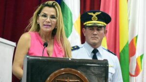 La autoproclamada presidenta interina de Bolivia, Jeanine Áñez