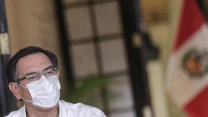 El presidente de Perú, Martín Vizcarra, con mascarilla por el coronavirus