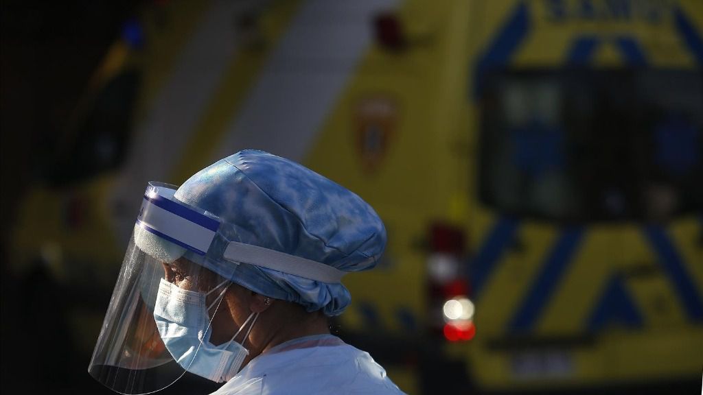 Trabajador sanitario durante la pandemia de coronavirus en Santiago de Chile