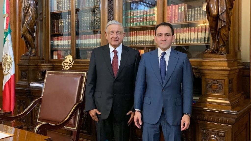El secretario de Hacienda de México, Arturo Herrera, junto a López Obrador