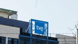 Logotipo de Televisión Española en la sede de RTVE en Prado del Rey, Madrid