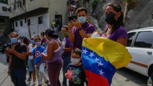 Varias personas en Venezuela con mascarillas
