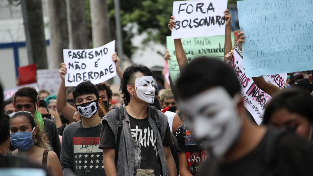 Manifestación en contra del presidente de Brasil, Jair Bolsonaro, en las calles de Manaos