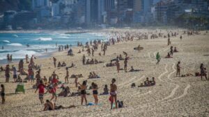 La playa de Ipanema, en Río de Janeiro, durante la pandemia de coronavirus en Brasil