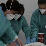 Enfermeras trabajando con mascarillas