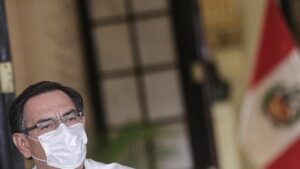 El presidente de Perú, Martín Vizcarra, con mascarilla por el coronavirus