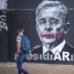 Mural del expresidente de Colombia Álvaro Uribe, visto en las calles de Bogotá