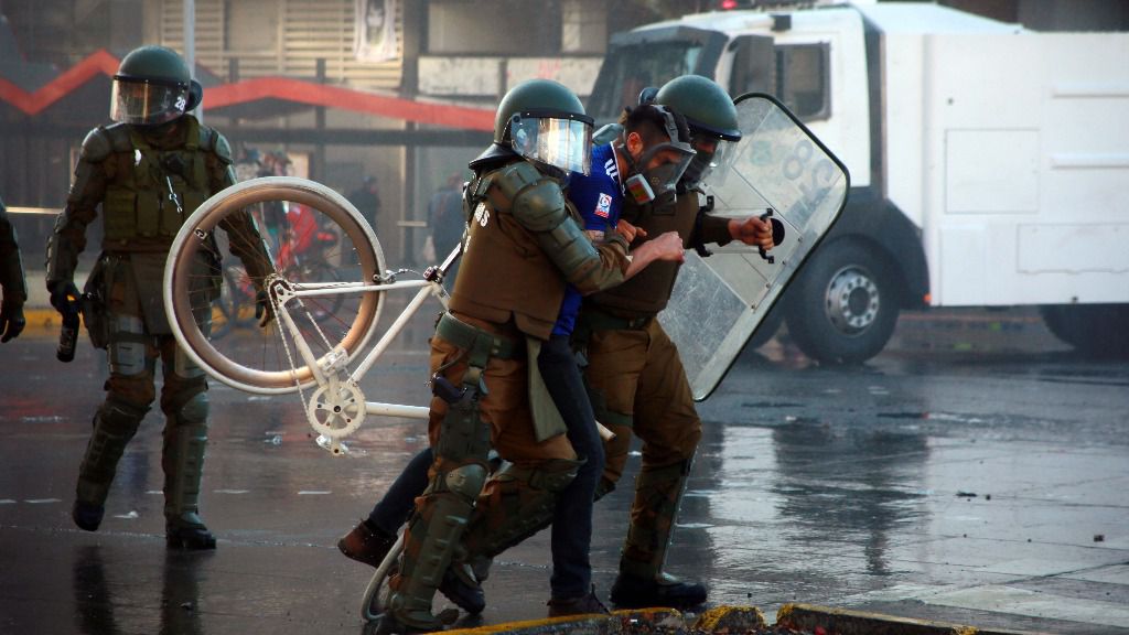 Disturbios durante las manifestaciones por el 11 de septiembre en Chile