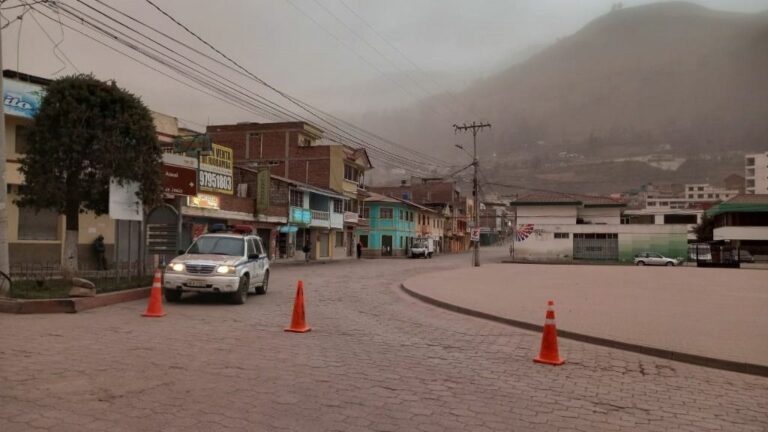 Lluvia de cinza del volcán Sangay, en Ecuador