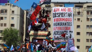 Manifestación para celebrar el primer aniversario de las protestas sociales en Chile