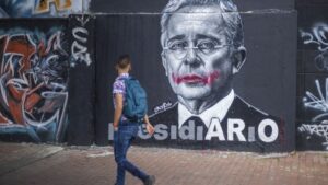 Mural del expresidente de Colombia Álvaro Uribe, visto en las calles de Bogotá