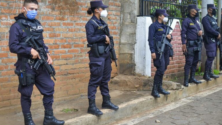 Agentes de la Policía Nacional de El Salvador