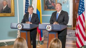 El ministro de Defensa de Colombia, Carlos Holmes Trujillo, y el secretario de Estado de EEUU, Mike Pompeo
