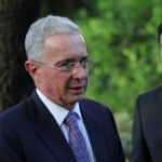 Uribe dice que busca con sus encuentros con Petro evitar el "fracaso del socialismo del siglo XXI"