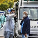 Personal médico a las puertasde un hospital de Buenos Aires