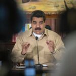 Maduro culpa al "imbécil" de Guaidó y al "infantilismo" opositor del fracaso del referéndum para revocarle