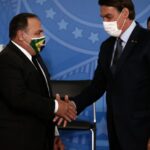 El presidente de Brasil, Jair Bolsonaro, durante la toma de posesión de su tercer ministro de Salud, el general Eduardo Pazuello
