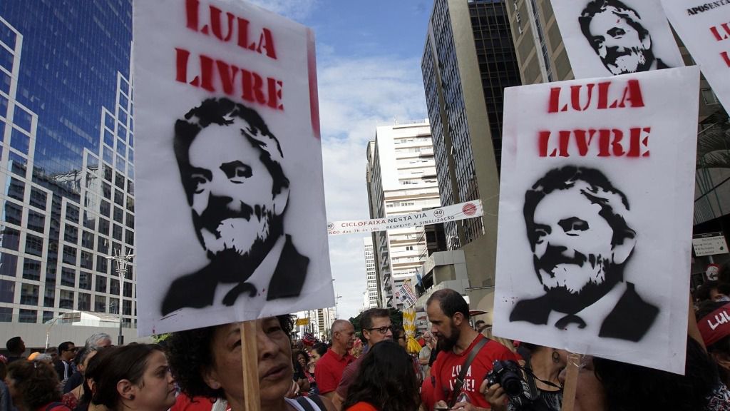 Simpatizantes del ex presidente brasileño Luiz Inácio Lula da Silva