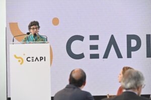 La ministra de Asuntos Exteriores ha presidido la Cena de la Asamblea Anual de Socios de CEAPI, celebrada este miércoles 30 de noviembre en el Real Casino de Madrid. - CEAPI