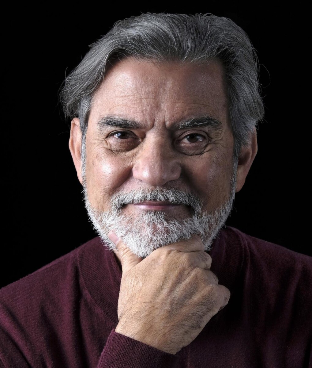 El escritor y exministro costarricense de Cultura Carlos Echeverría presenta su libro "Salvación: Estrategias personales ante el cambio climático" - LIZ FALLAS