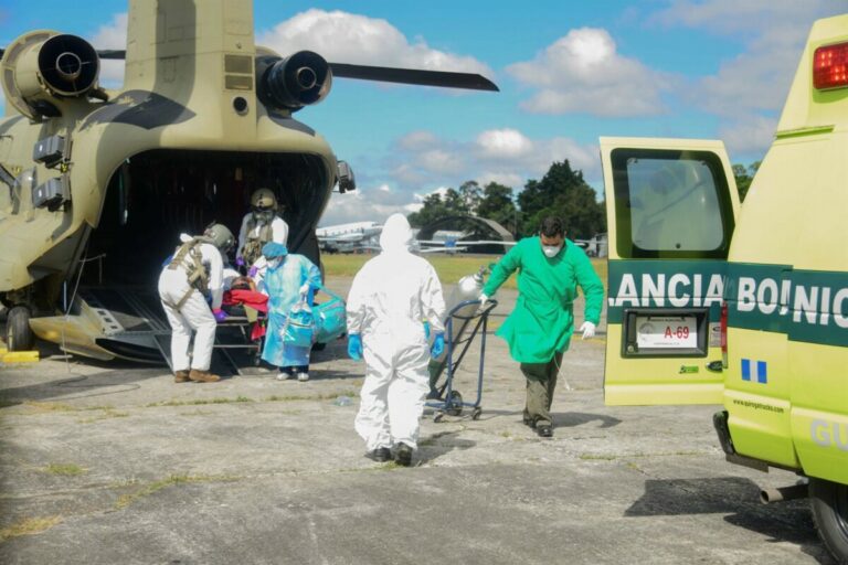 Traslado de una paciente contagiada con COVID-19 en Guatemala - U.S. AIR FORCE / ZUMA PRESS / CONTACTOPHOTO