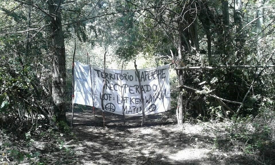 Pancarta reivindicativa mapuche - RED DE APOYO DE COMUNIDADES EN CONFLICTO