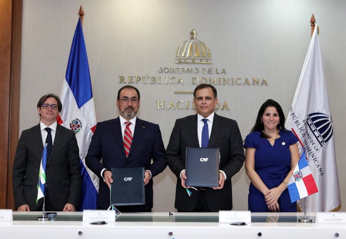 Firma del convenio por el que República Dominicana pasa a ser miembro pleno de CAF - CAF