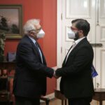 El Alto Representante de la UE para la Política Exterior, Josep Borrell (I), junto con el presidente de Chile, Gabriel Boric (D) - CLAUDIO REYES