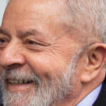 Lula ganaría las elecciones en Brasil con ocho puntos de ventaja sobre Bolsonaro