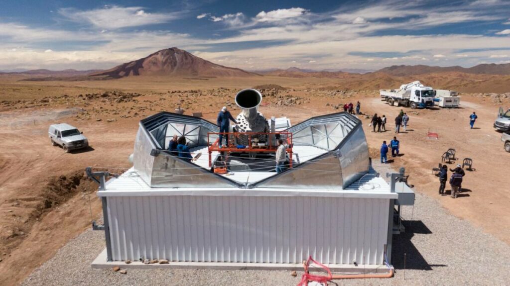 Inaugurado en noviembre de 2022, el observatorio cosmológico internacional QUBIC busca a casi 5000 metros de altura en el norte argentino la primera evidencia directa de la expansión del universo, ocurrida instantes después del Big Bang. / Conicet