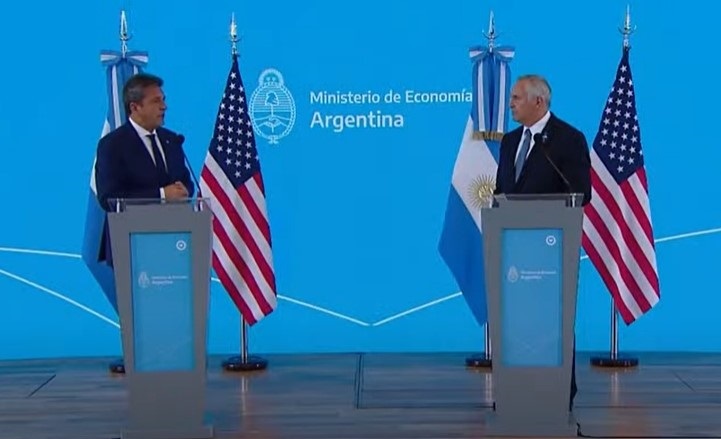 Firma de acuerdo de información tributaria entre Argentina y Estados Unidos / Foto: Ministerio de Economía de Argentina