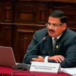 El ministro de Defensa peruano, Daniel Barragán, presenta su dimisión