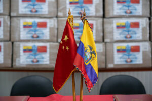 Banderas de China y Ecuador