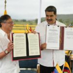 El presidente de Colombia, Gustavo Petro, y el presidente de Venezuela, Nicolás Maduro, en la firma de un acuerdo comercial / Foto: Presidencia de Colombia