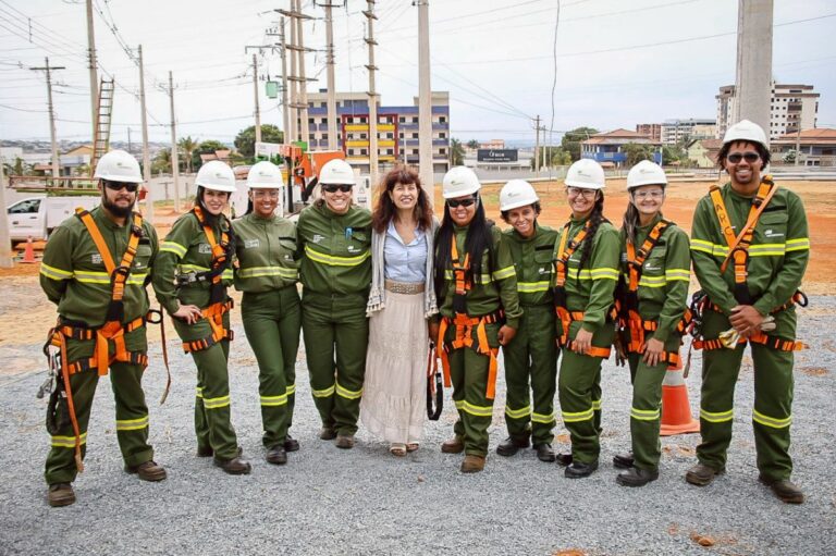 La ministra de Igualdad, Ana Redondo, en la Escuela de Electricistas de Iberdrola | Foto de Iberdrola