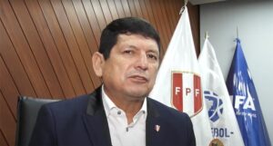 El presidente de la Federación Peruana de Fútbol (FPF), Agustín Lozano