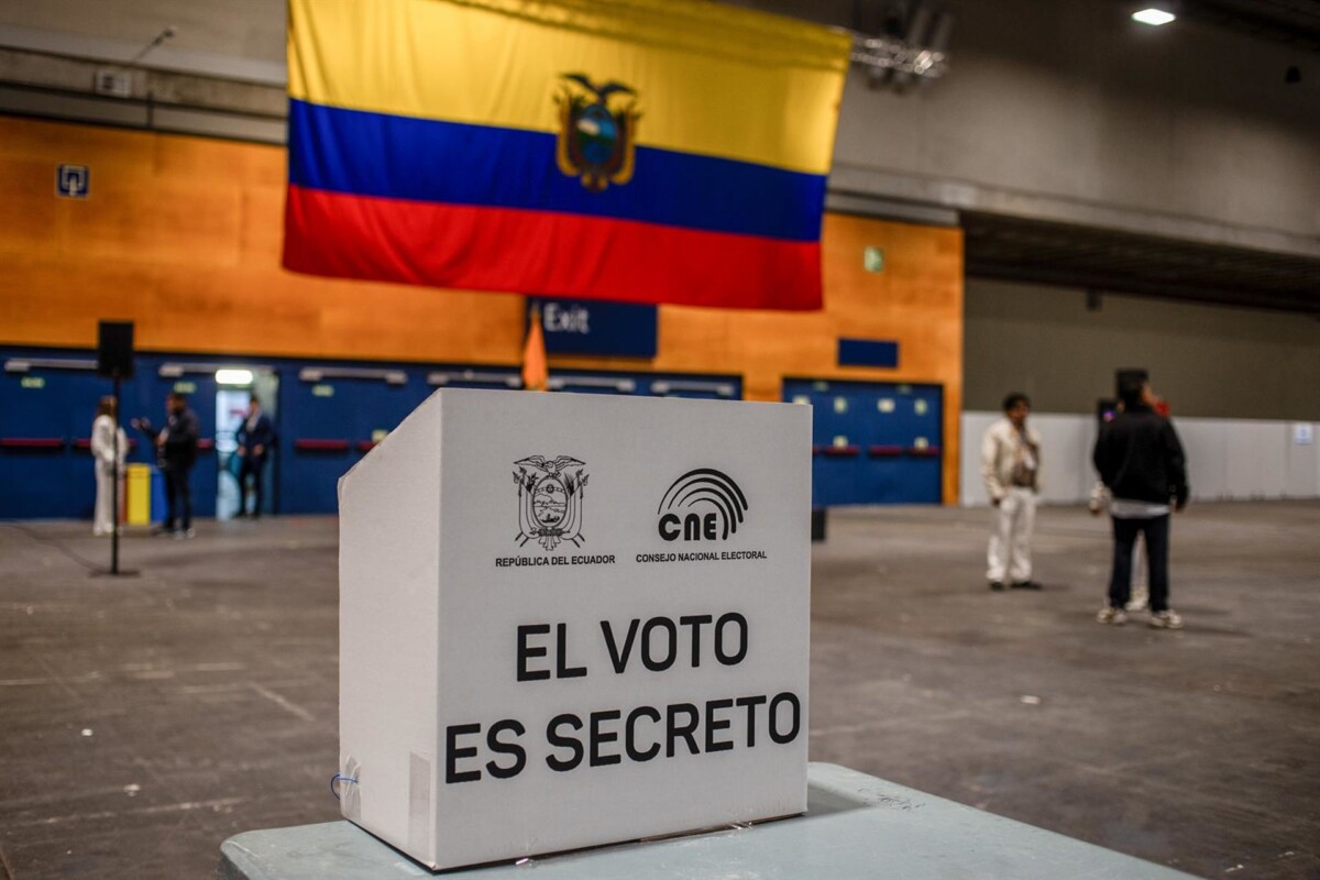 Una urna para depositar el voto en el marco de las elecciones presidenciales en Ecuador (Foto: Europa Press/Contacto/David Canales)