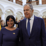 El ministro de Exteriores de Rusia, Sergei Lavrov, y la vicepresidenta de Venezuela, Delcy Rodríguez (Foto: Jesus Vargas/dpa)