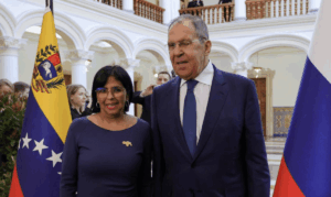 El ministro de Exteriores de Rusia, Sergei Lavrov, y la vicepresidenta de Venezuela, Delcy Rodríguez (Foto: Jesus Vargas/dpa)