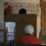 Los argentinos votan en las elecciones legislativas de 2025 - Sebastián Hipperdinger - Europa Press