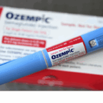 Inyección de Ozempic junto a su caja de presentación