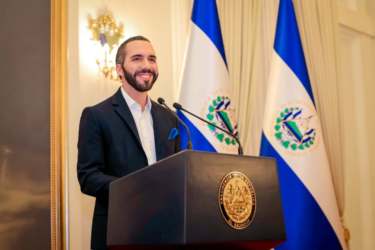 Nayib Bukele en conferencia sobre alianza educativa con xAI en El Salvador