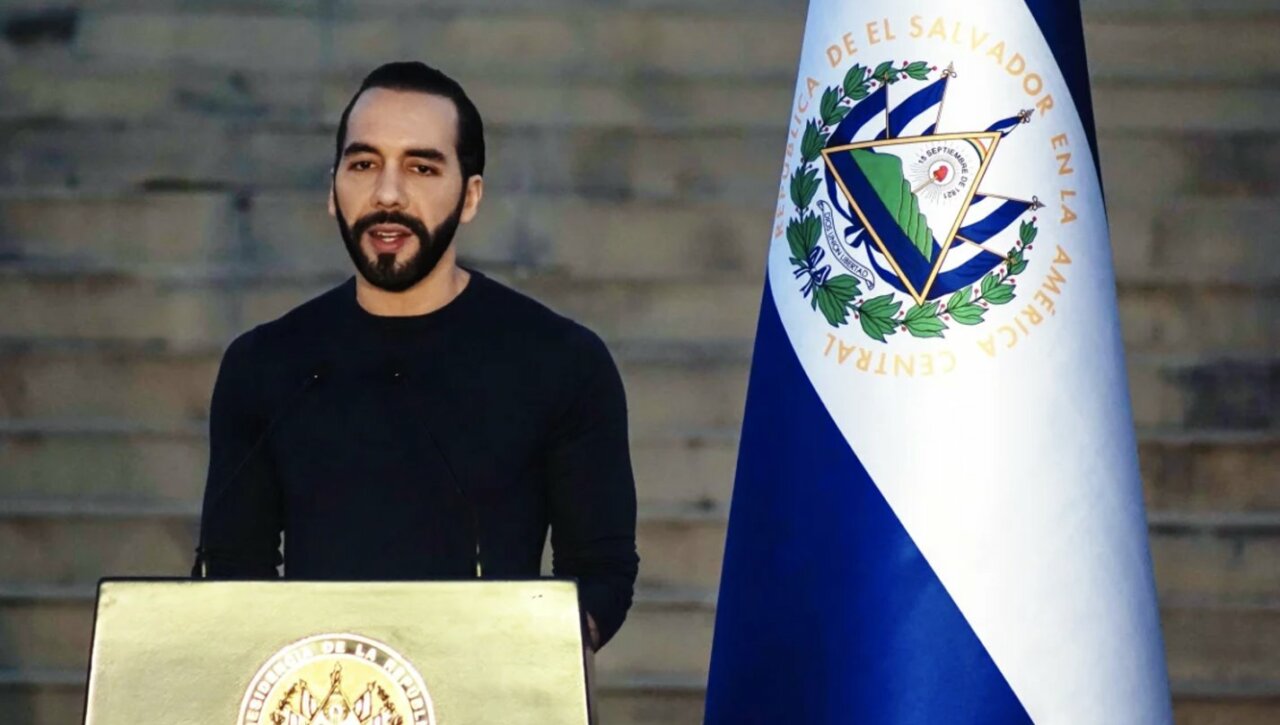 Nayib Bukele hablando sobre la estrategia de seguridad en El Salvador